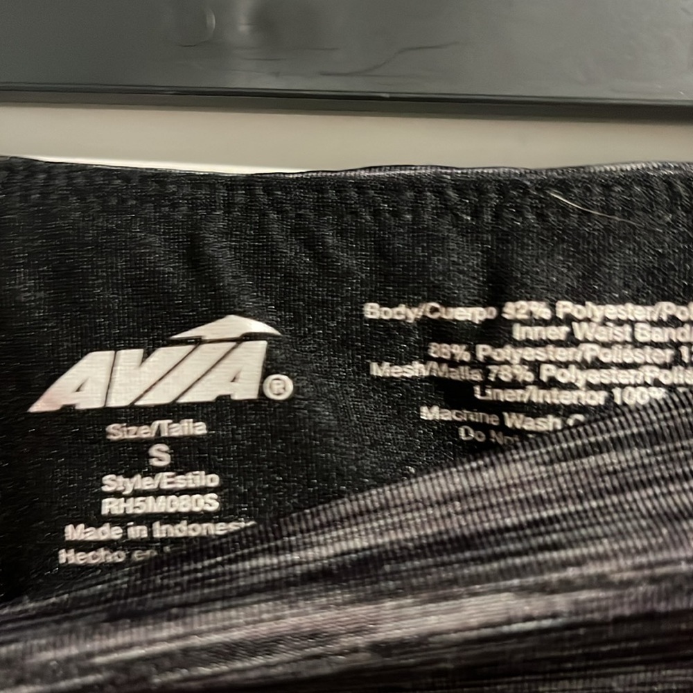 Avia gray black capri leggings. Size small. - Picture 4 of 6